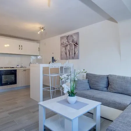 Modern App Pinija With Terrace & Bbq,