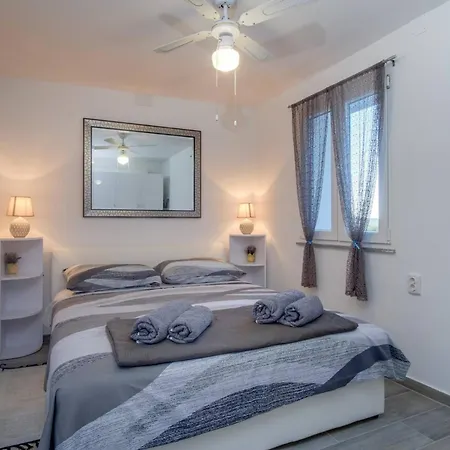 Modern App Pinija With Terrace & Bbq,