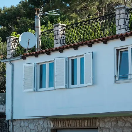Modern App Pinija With Terrace & Bbq, Mali Lošinj