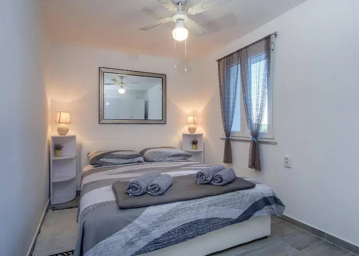 Modern App Pinija With Terrace & Bbq,