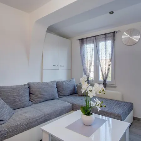 Pinija Apartment *