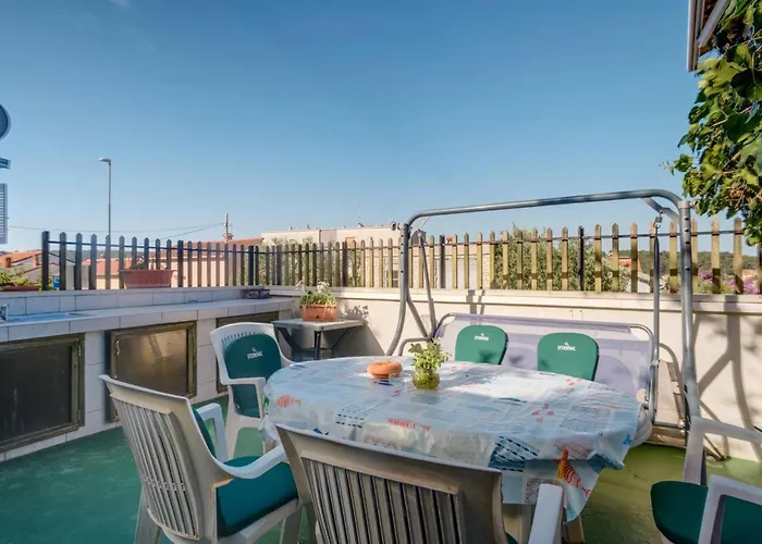 Modern App Pinija With Terrace & Bbq, Lejlighed